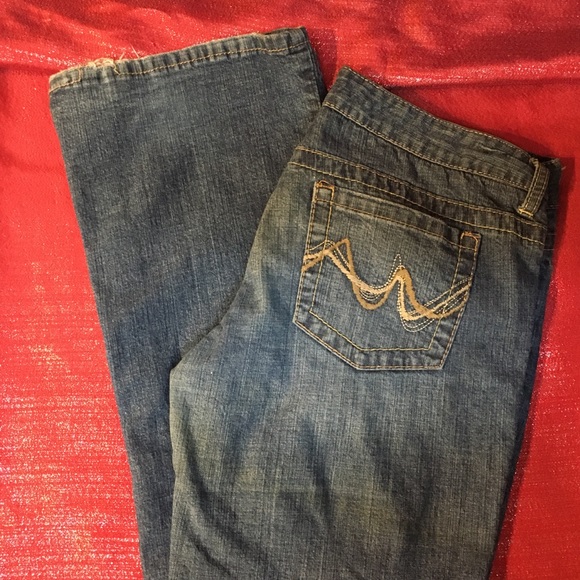 Woman’s rue21 jeans - Picture 4 of 7
